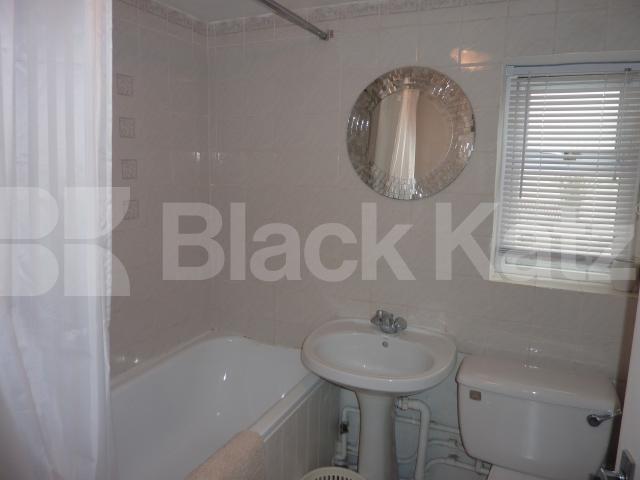 			NEAR POTOBELLO ROAD MARKET, 1 Bedroom, 1 bath, 1 reception Flat			 Goldburne Road, LADBROKE GROVE